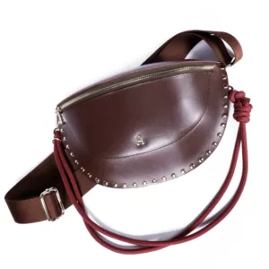 Bandolera eco-friendly cuero smile clou choco, accesorios sostenibles en Pamplona.
