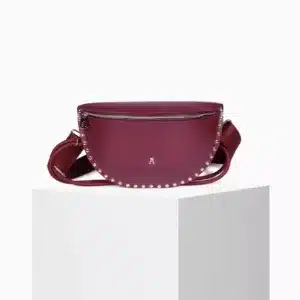 Bolso de piel artesanal smile clou prune, boutique en Pamplona especializada en accesorios de lujo.