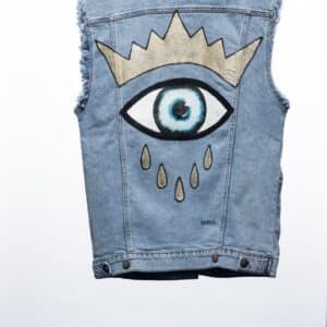 Chaqueto vaquero Sorena pintada a mano vista trasera completa, ropa hecha a mano en Pamplona disponible en Unike