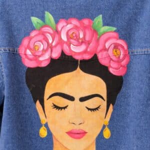 “Chaqueta vaquera oversize Sorena pintada a mano vista trasera completa, ropa hecha a mano en Pamplona disponible en Unike”